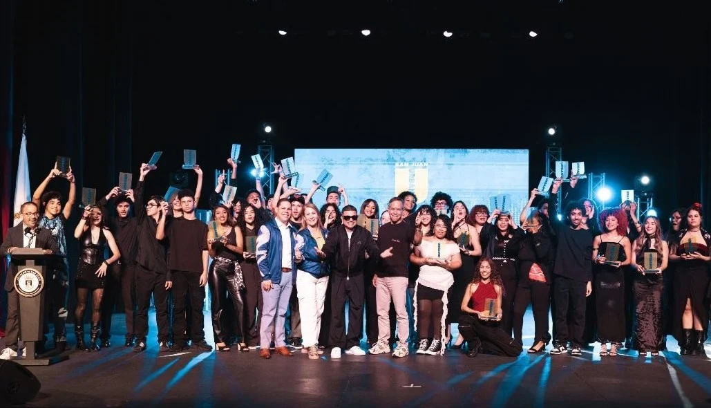 San Juan Urbano celebra los logros de su primera generación de  estudiantes