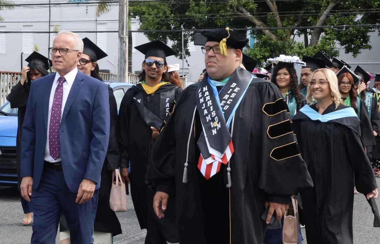 Cayey celebra graduaciones de cuarto año con apoyo del proyecto Estudiantes Guías