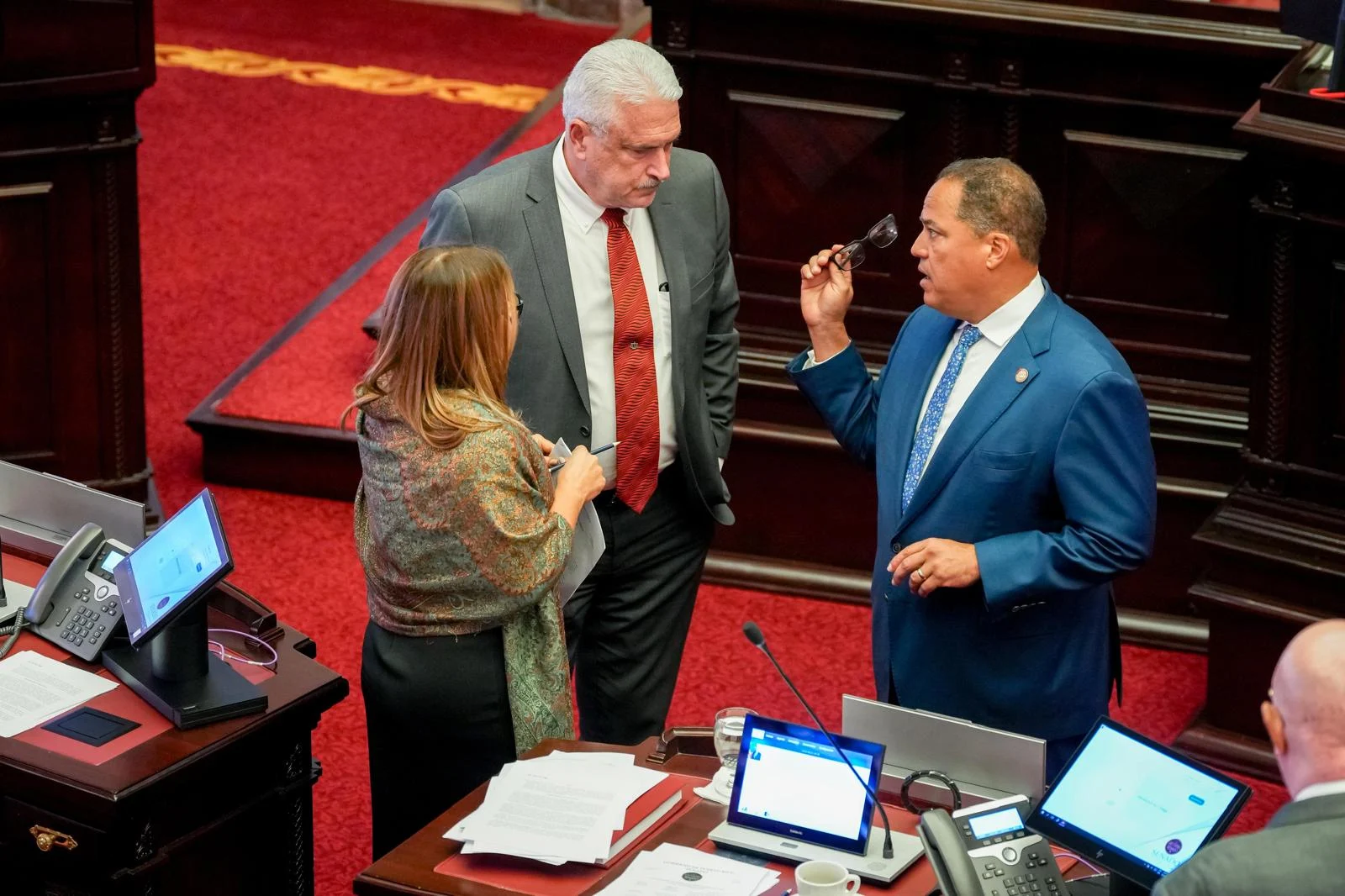 Senado avala legislación que transfiere al CRIM recaudos de patentes por servicios de telecomunicaciones