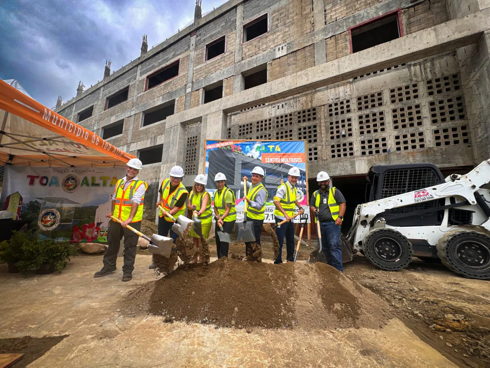 Toa Alta coloca la primera piedra de su nuevo edificio multiusos en el casco urbano