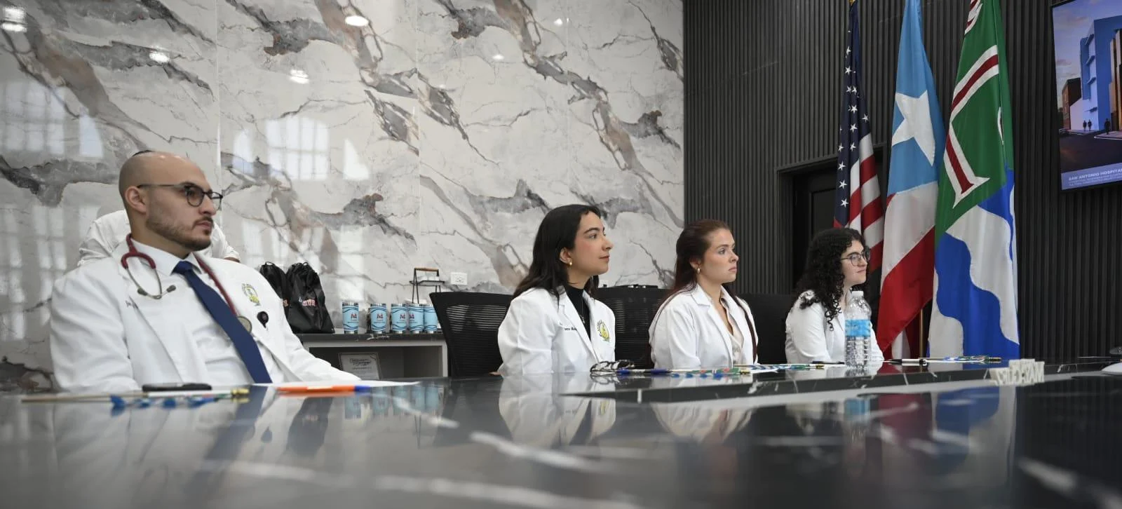Municipio de Mayagüez otorga las primeras becas municipales para estudiantes de Medicina