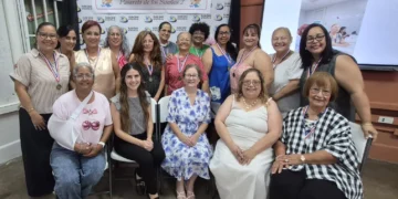 Doce adultos se gradúan del curso gratuito de costura de Acción Social en Caguas y presentan sus creaciones en pasarela