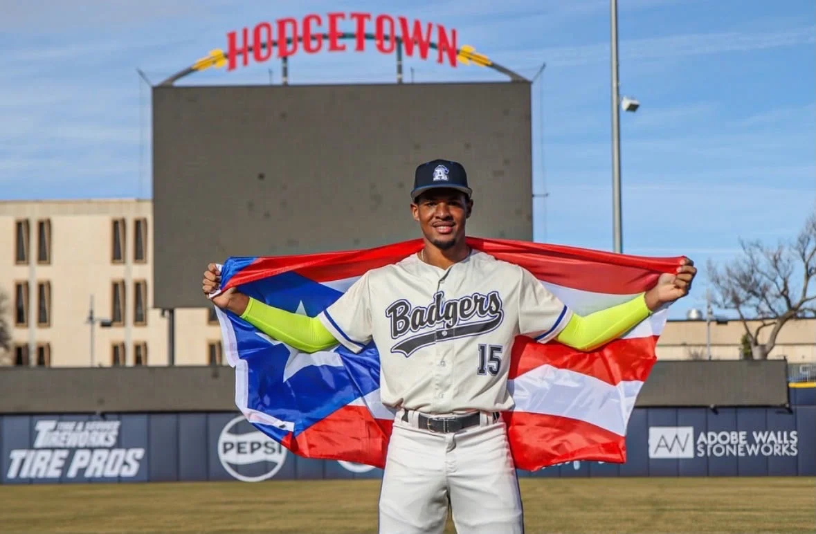 Loíza celebra a uno de los suyos seleccionado por  los Marlins en la ronda #18 del Draft de la MLB