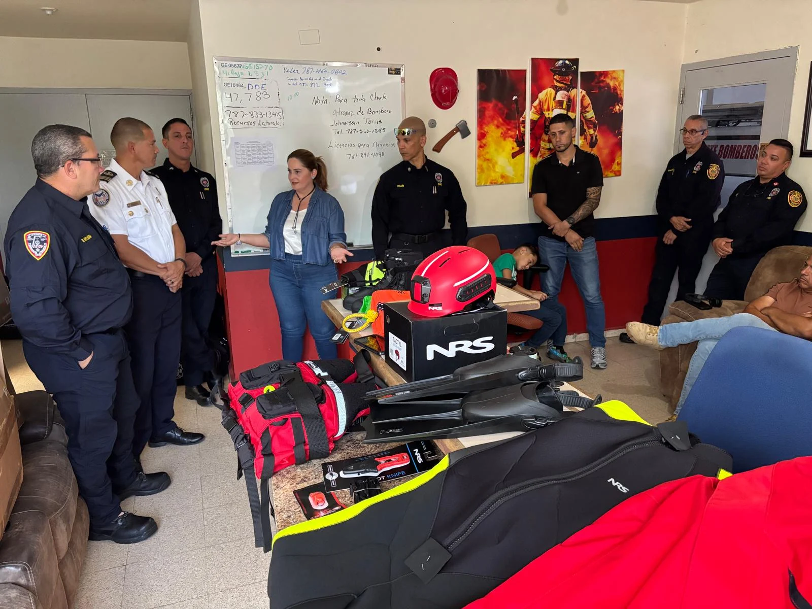 Bomberos del oeste fortalecen su capacidad de respuesta con nuevo equipo especializado para rescates acuáticos