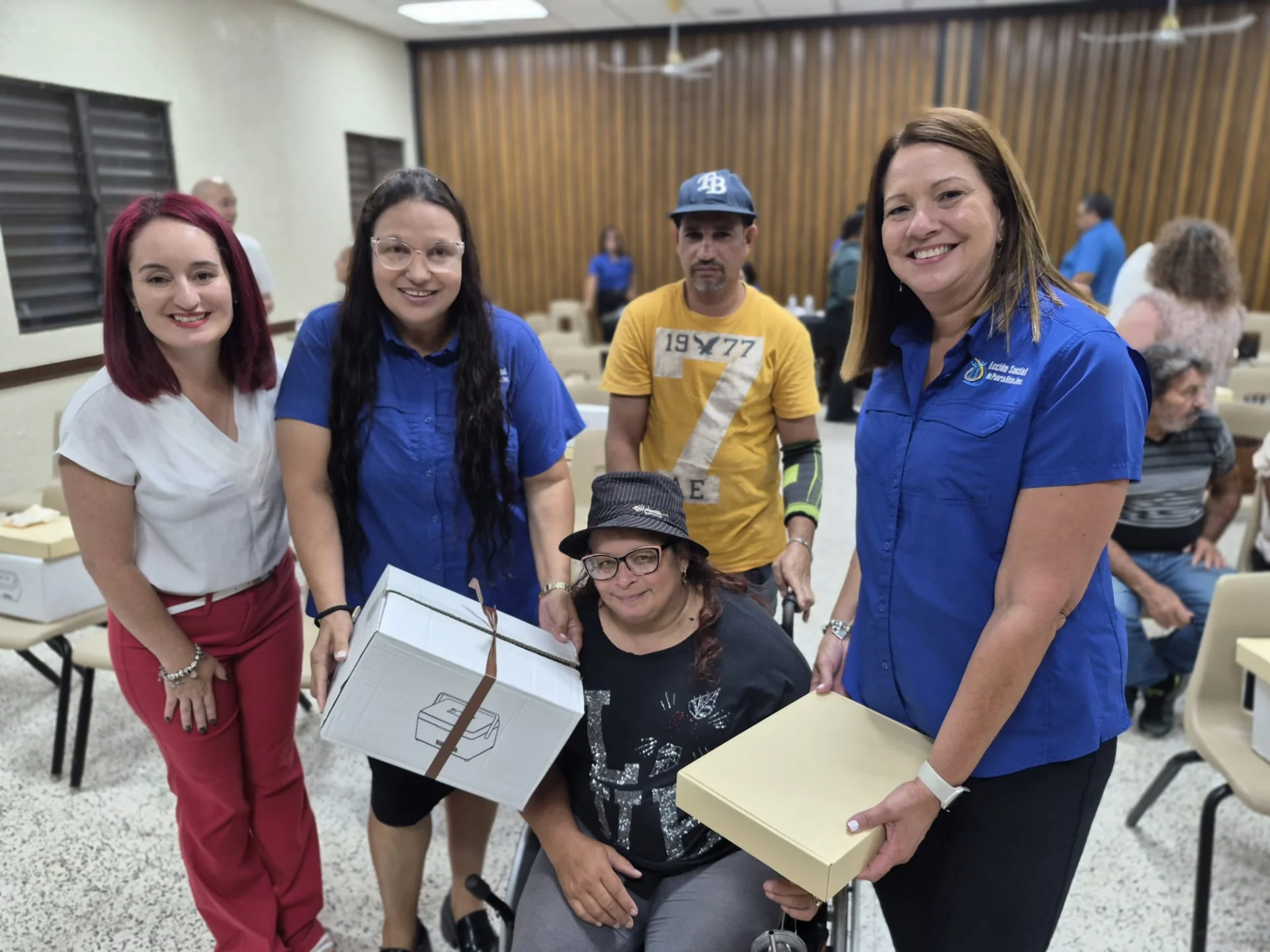 Acción Social de Puerto Rico inicia entrega de 300 refrigerantes solares para proteger medicamentos durante emergencias
