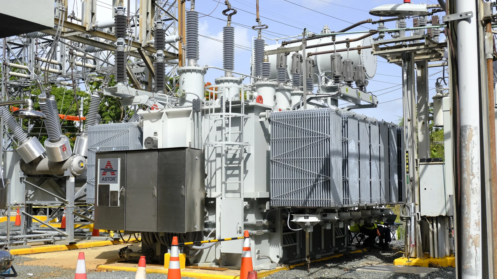 LUMA energiza tres nuevos transformadores en subestaciones para fortalecer el sistema eléctrico