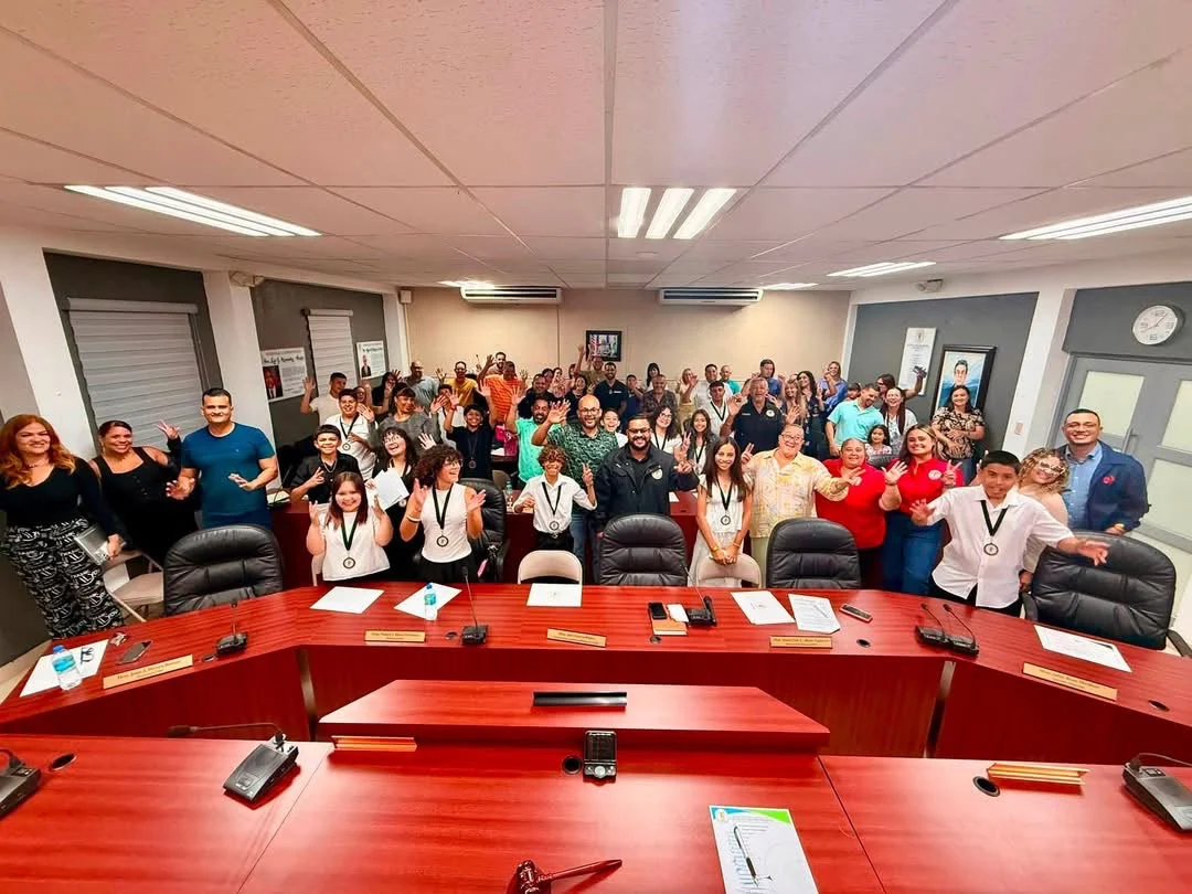 Legislatura municipal y alcalde reconocen a la Sociedad de Periodismo Escolar de la Escuela Intermedia Timoteo Delgado de Hatillo