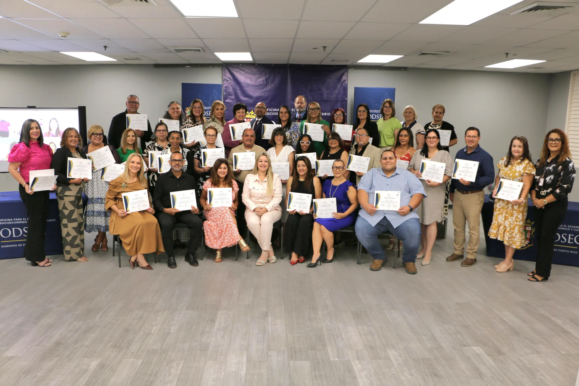 ODSEC gradúa nueva clase de orientadores comunitarios para adultos mayores