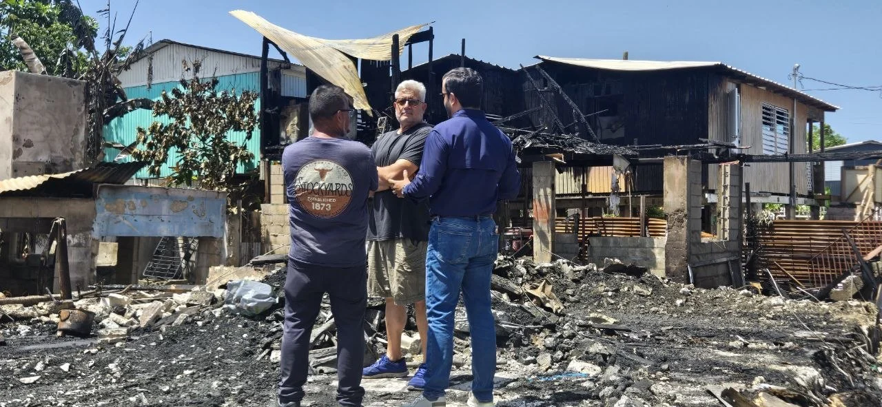 Vivienda activa protocolo de emergencia y coordina asistencia para familias afectadas por incendio en Cataño