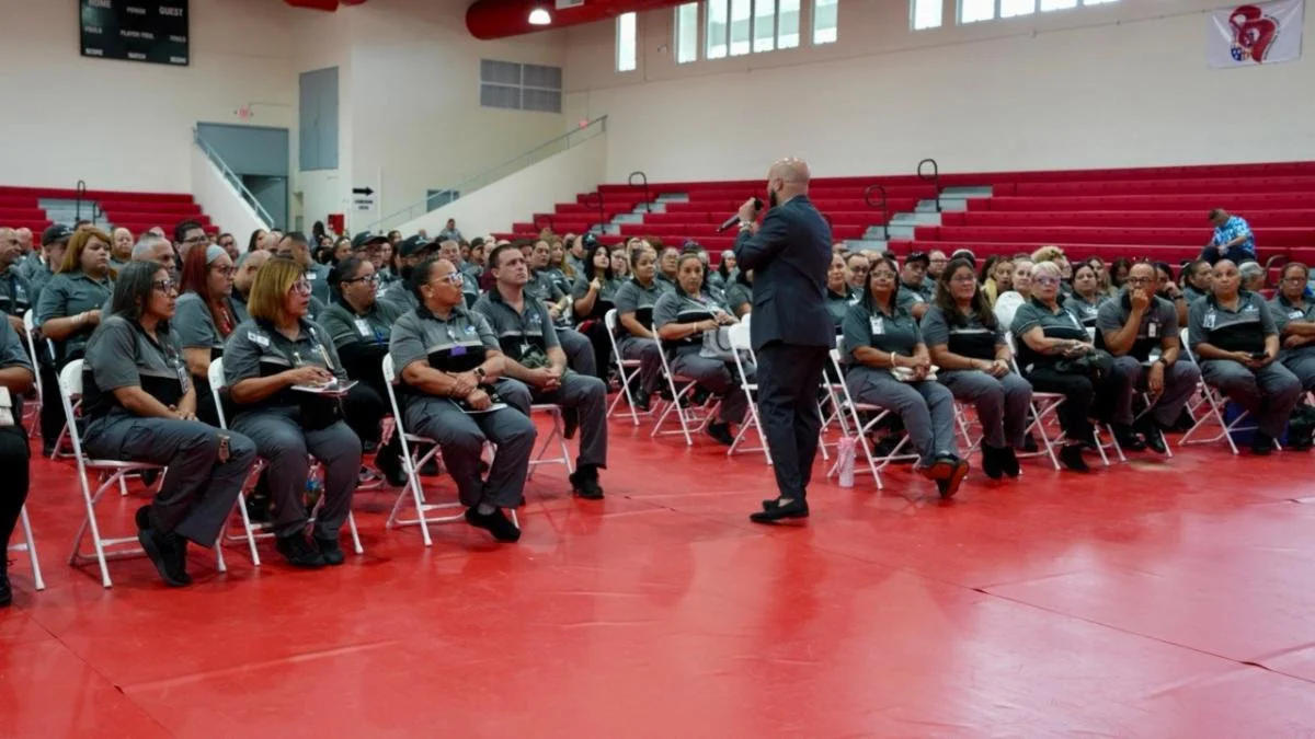 Departamento de Educación fortalece la preparación de guardias escolares con capacitación especializada en autismo y educación especial