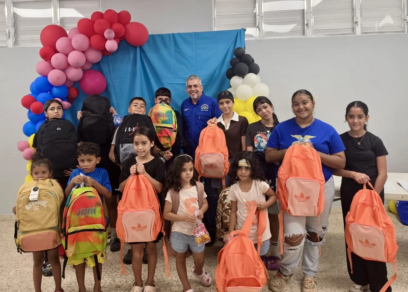 1,600 estudiantes de Hatillo se benefician con artículos para el regreso a clases 206-2027
