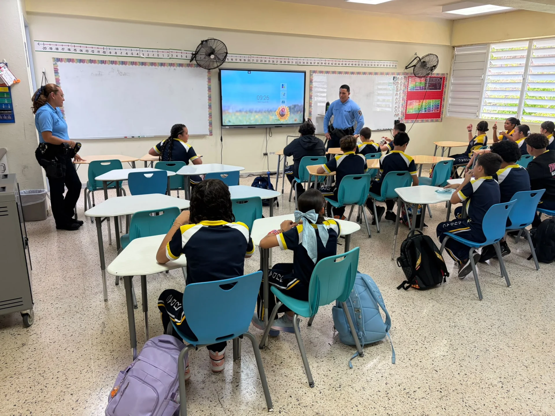 Orientan a estudiantes de Sabana Grande sobre el acoso escolar y cibernético