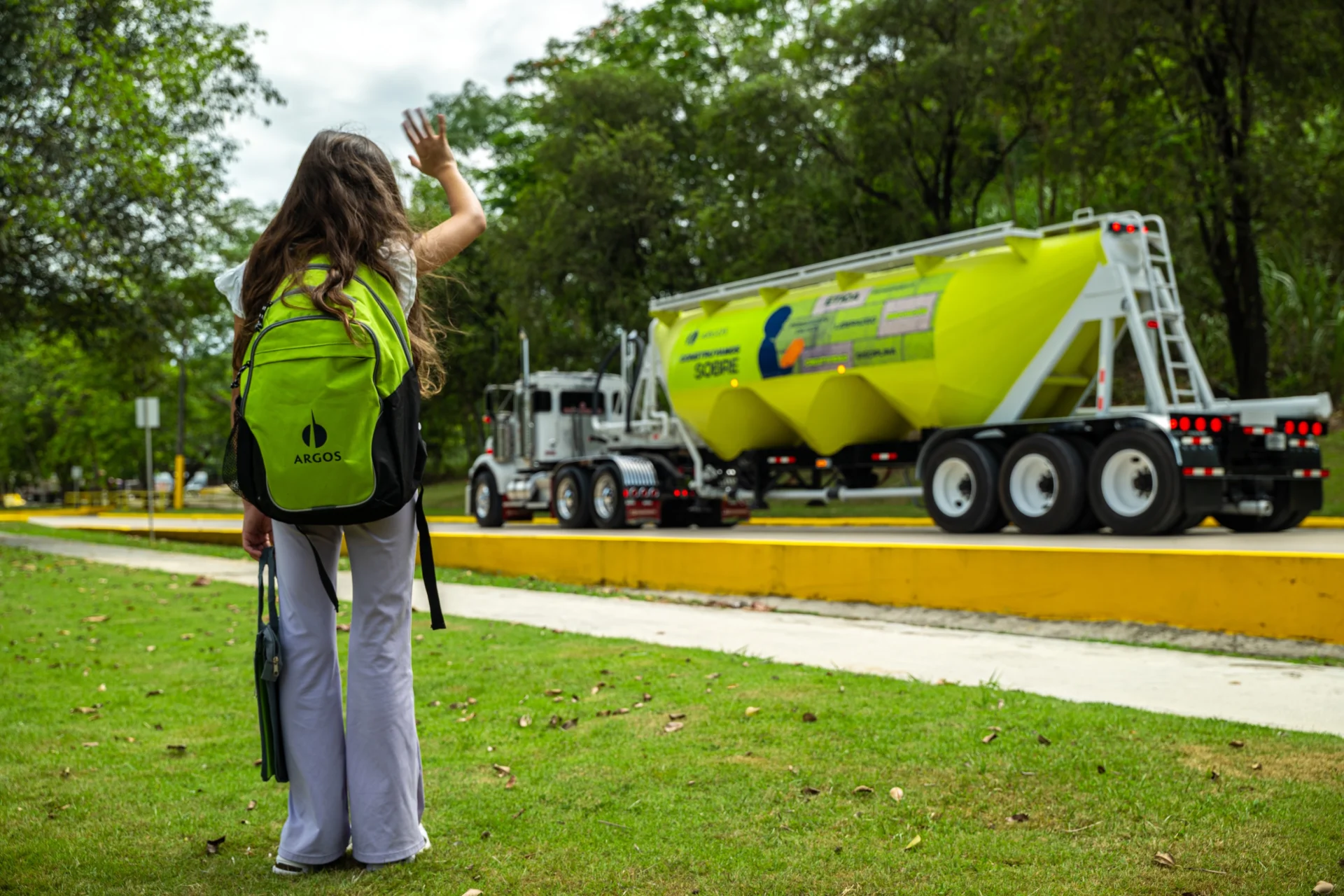 Argos convierte su saco de cemento en un llamado a construir el futuro de Puerto Rico desde la educación