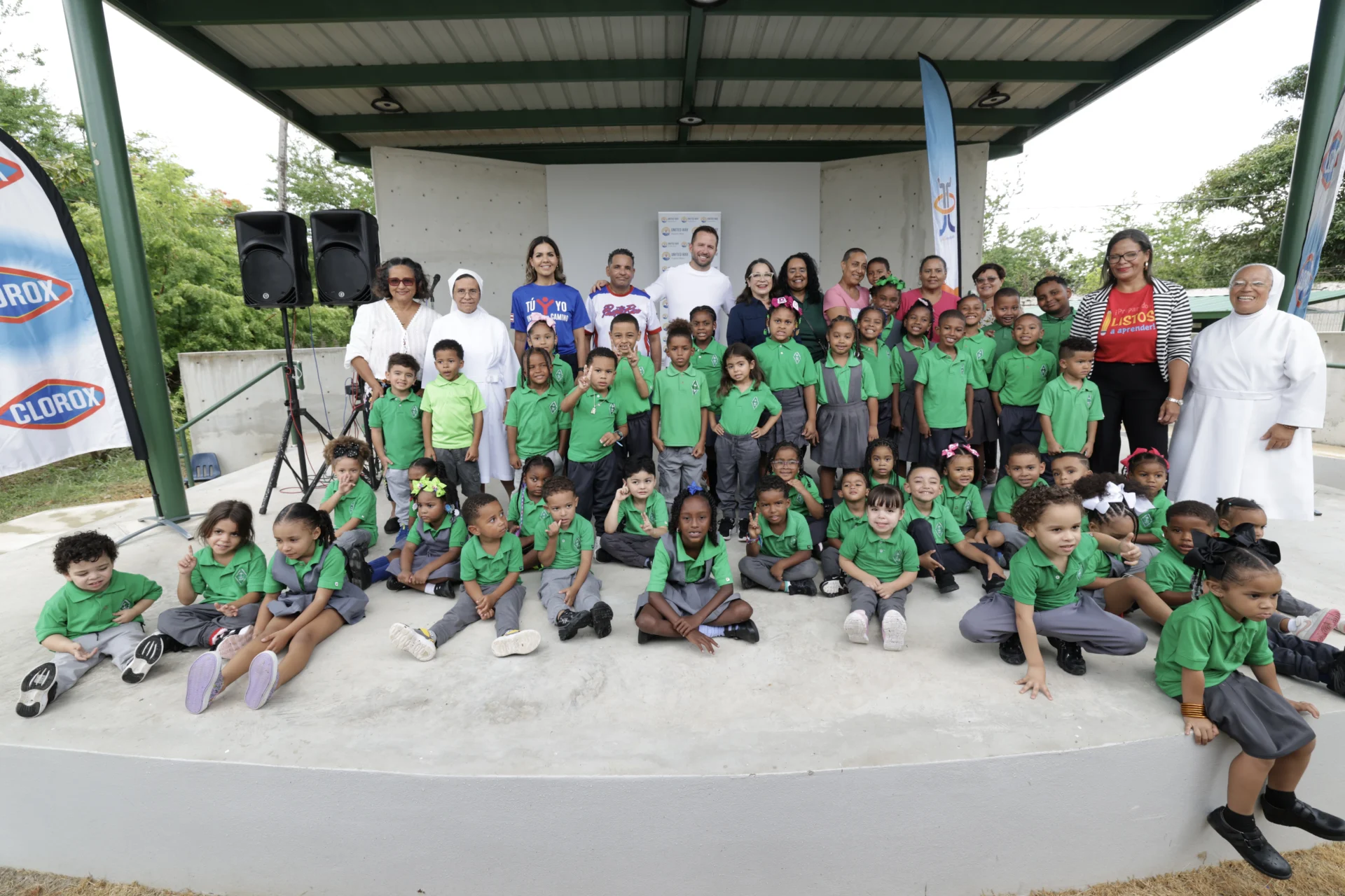 Inauguran cancha restaurada con clínica de baloncesto dirigida por JJ Barea