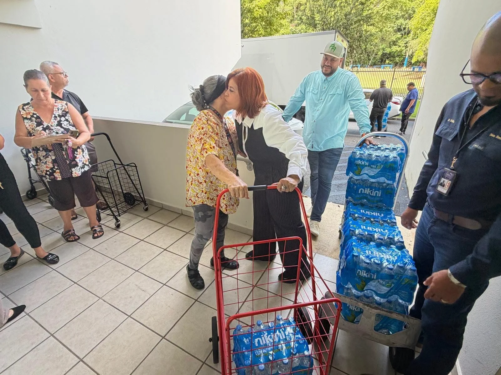 Senado llevó agua a adultos mayores de cinco municipios ante problemas históricos con el servicio