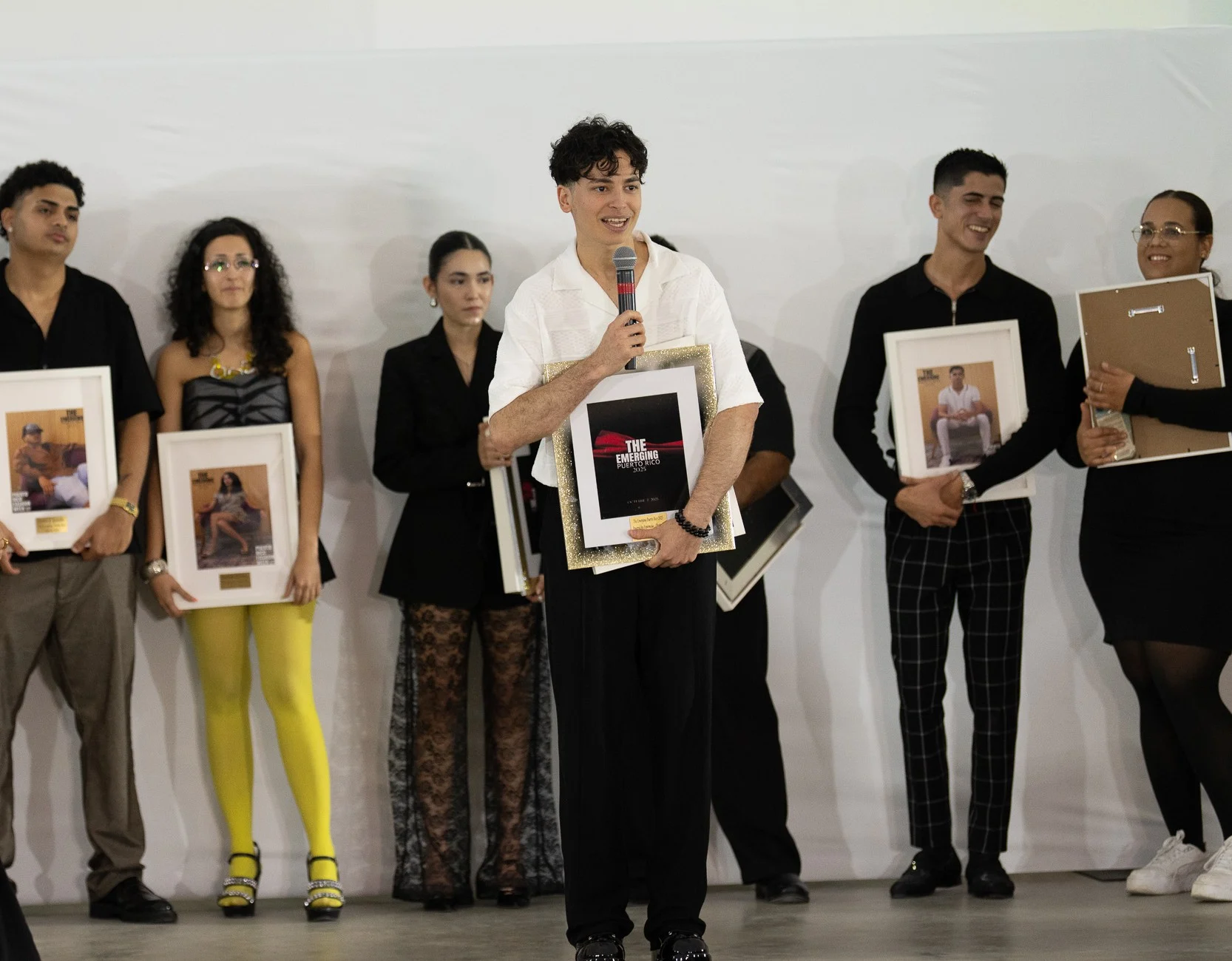 El joven Ray Aponte hace historia: el diseñador y ganador de The Emerging 2025 debuta con su colección en New York Fashion Week