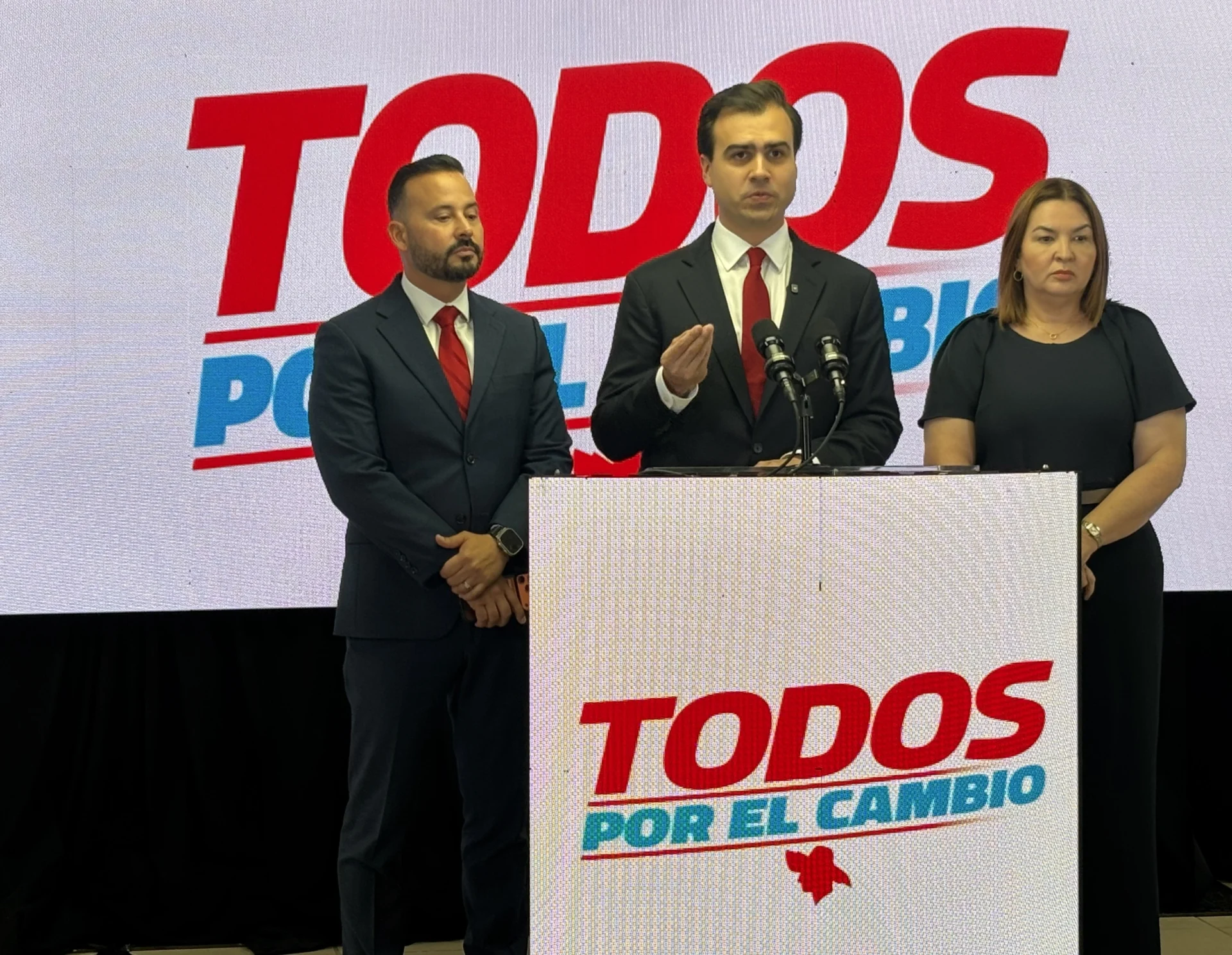 Pablo José Hernández radica para presidir el PPD: «Pido un voto a favor del cambio que hemos hecho y del cambio que nos falta por hacer»