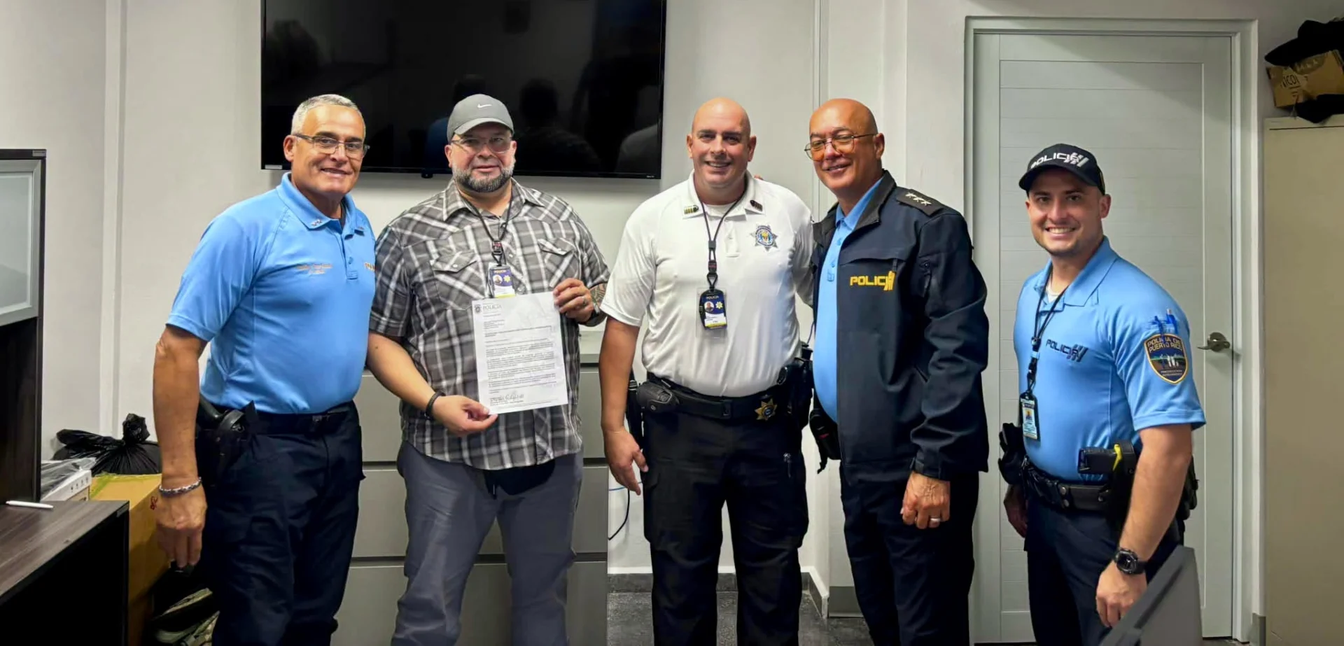 Reconocen a agentes de la Policía Municipal de Moca