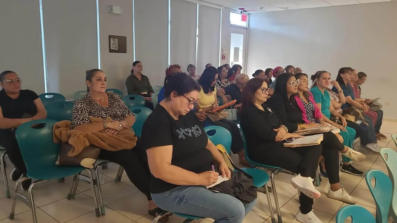 Moca adiestra a amas de llave en salud oral