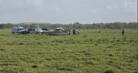 Avioneta realiza aterrizaje de emergencia en Vega Baja tras perder la hélice