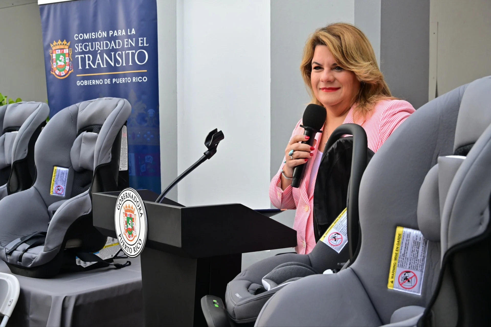 Entregan asientos protectores a familias durante el National Seat Check