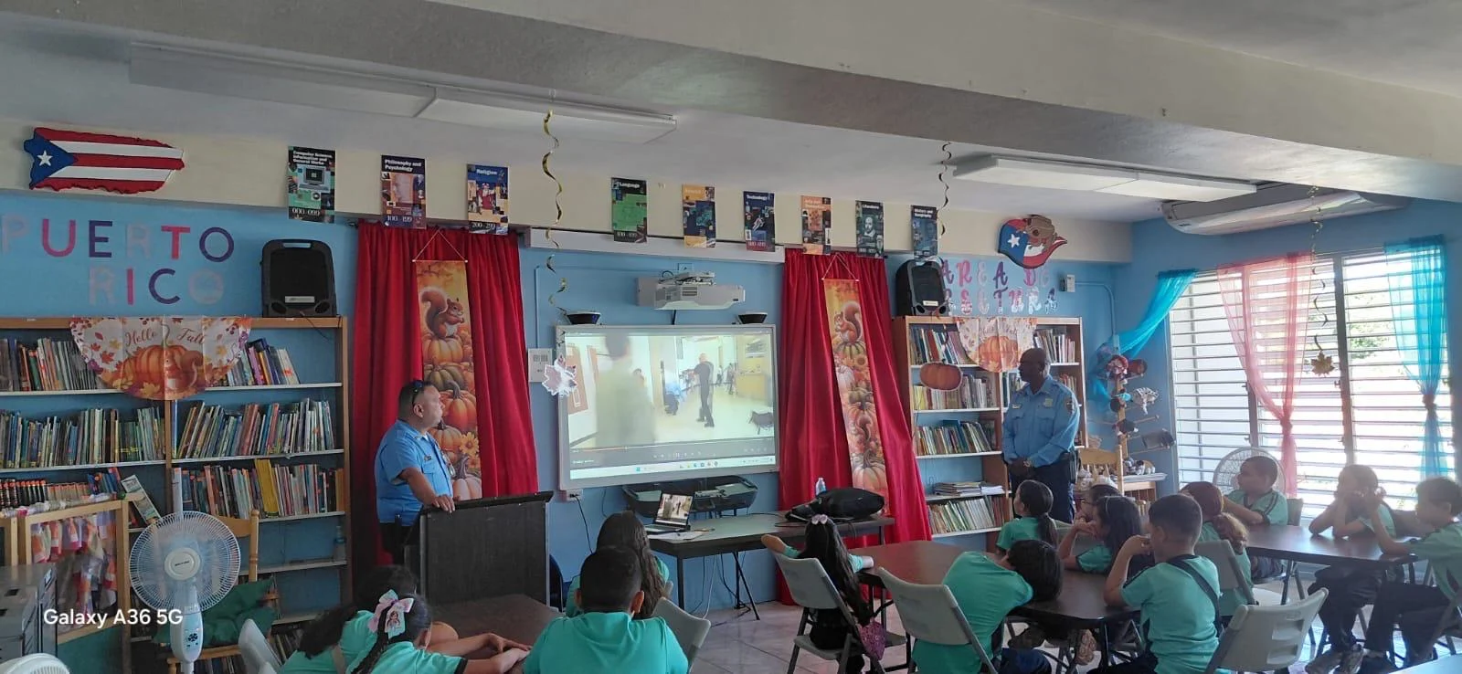 Policía orienta a estudiantes de Cabo Rojo sobre prevención y respuesta ante emergencias