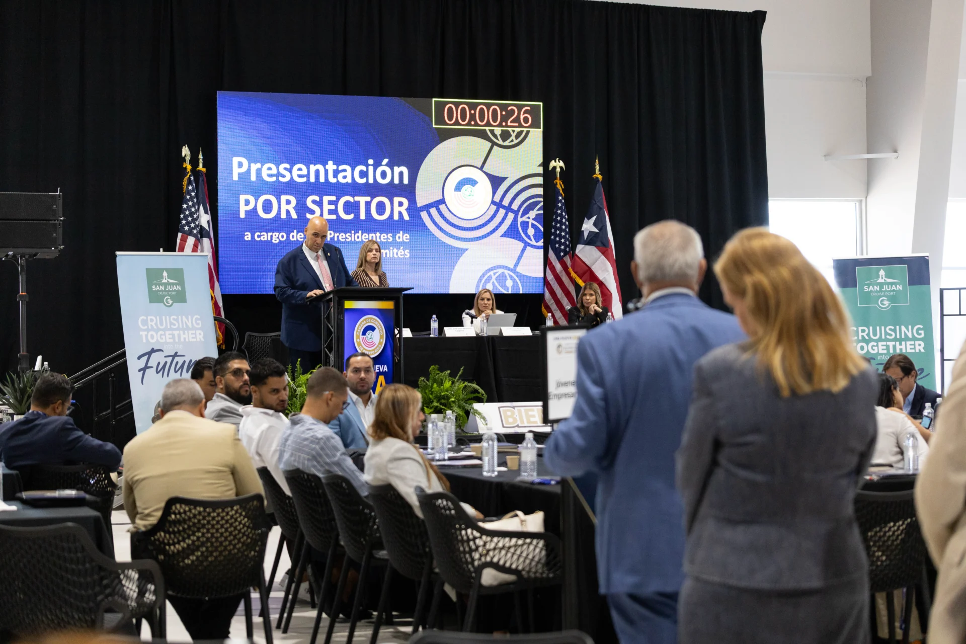 Cámara de Comercio rechaza que el Gobierno retome operación de la AEE