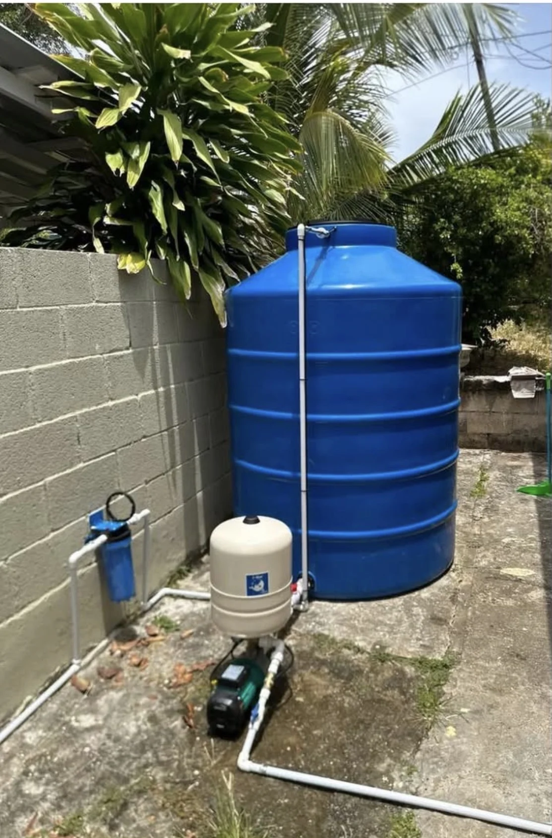 Hatillo instala sobre 1,370 cisternas de agua a familias vulnerables