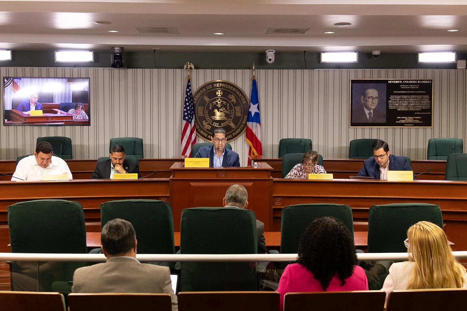 Salud y hospitales respaldan que farmacias despachen recetas de nurse practitioners