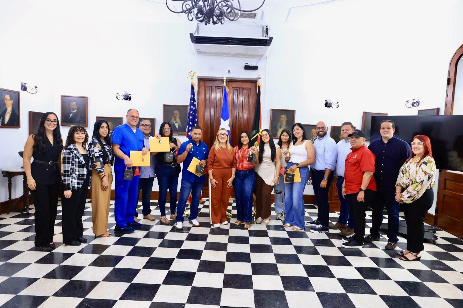 Ponce entrega últimos nueve apartamentos de Riberas de Bucaná III a familias