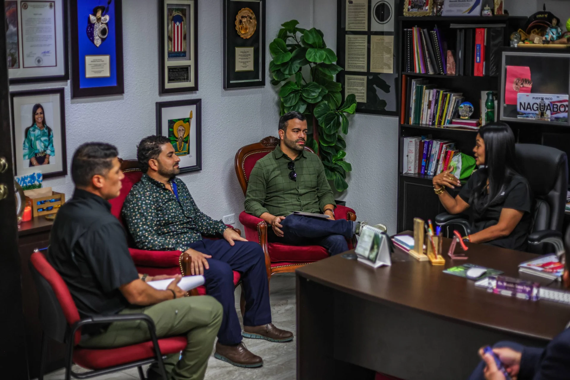 Vivienda inaugura renovado estacionamiento municipal y adelanta revitalización del centro urbano de Naguabo