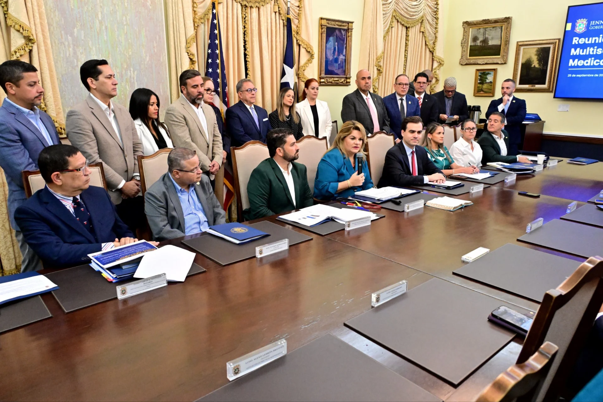 Gobernadora presenta informe multisectorial para impulsar financiamiento justo y estable de Medicaid para Puerto Rico