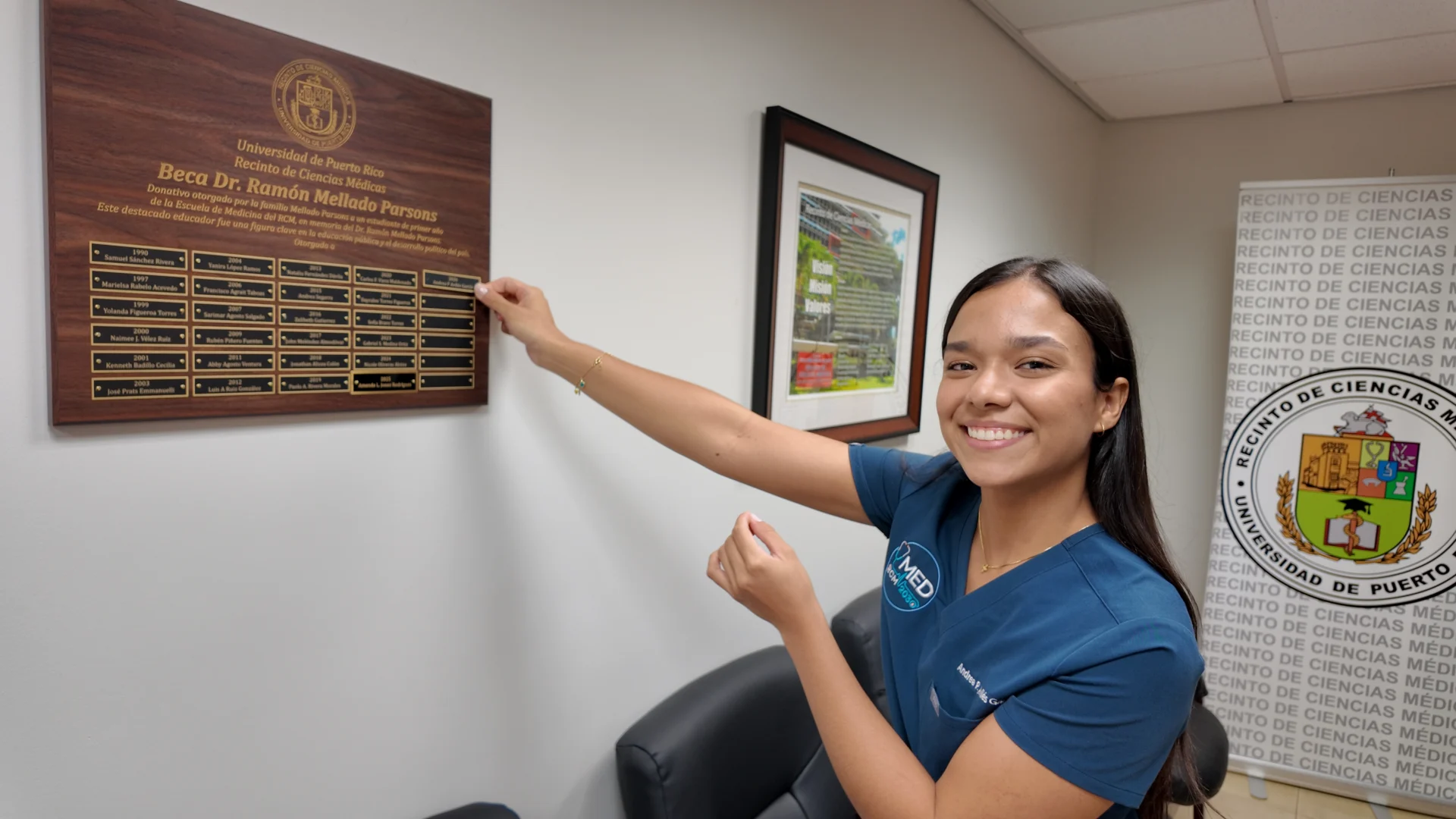 Joven de Corozal recibe beca de $5,000 para estudiar Medicina en la UPR