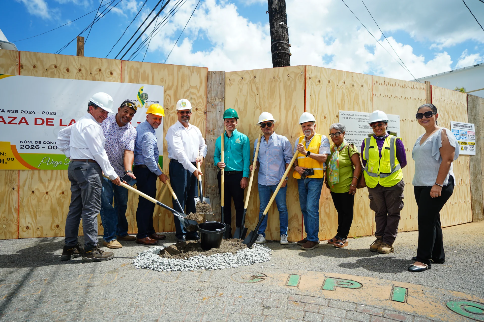 Alcalde de Vega Baja anuncia inicio de construcción de la Plaza de la Tertulia
