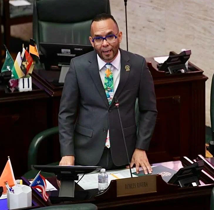 Destinan más de $140 mil para mejoras en escuelas y espacios deportivos y culturales de Arecibo y Hatillo