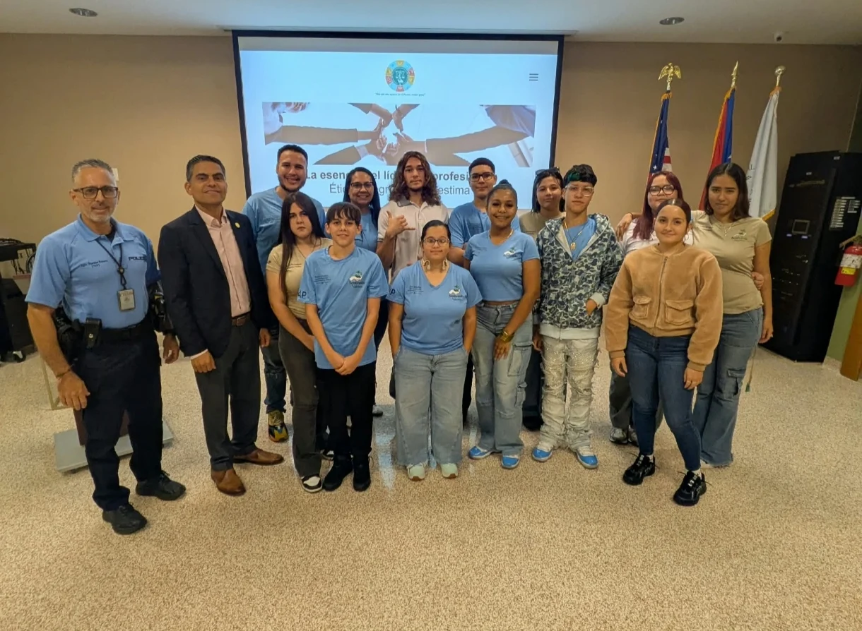 Jóvenes de Isabela fortalecen destrezas de liderazgo y ética durante taller en San Juan
