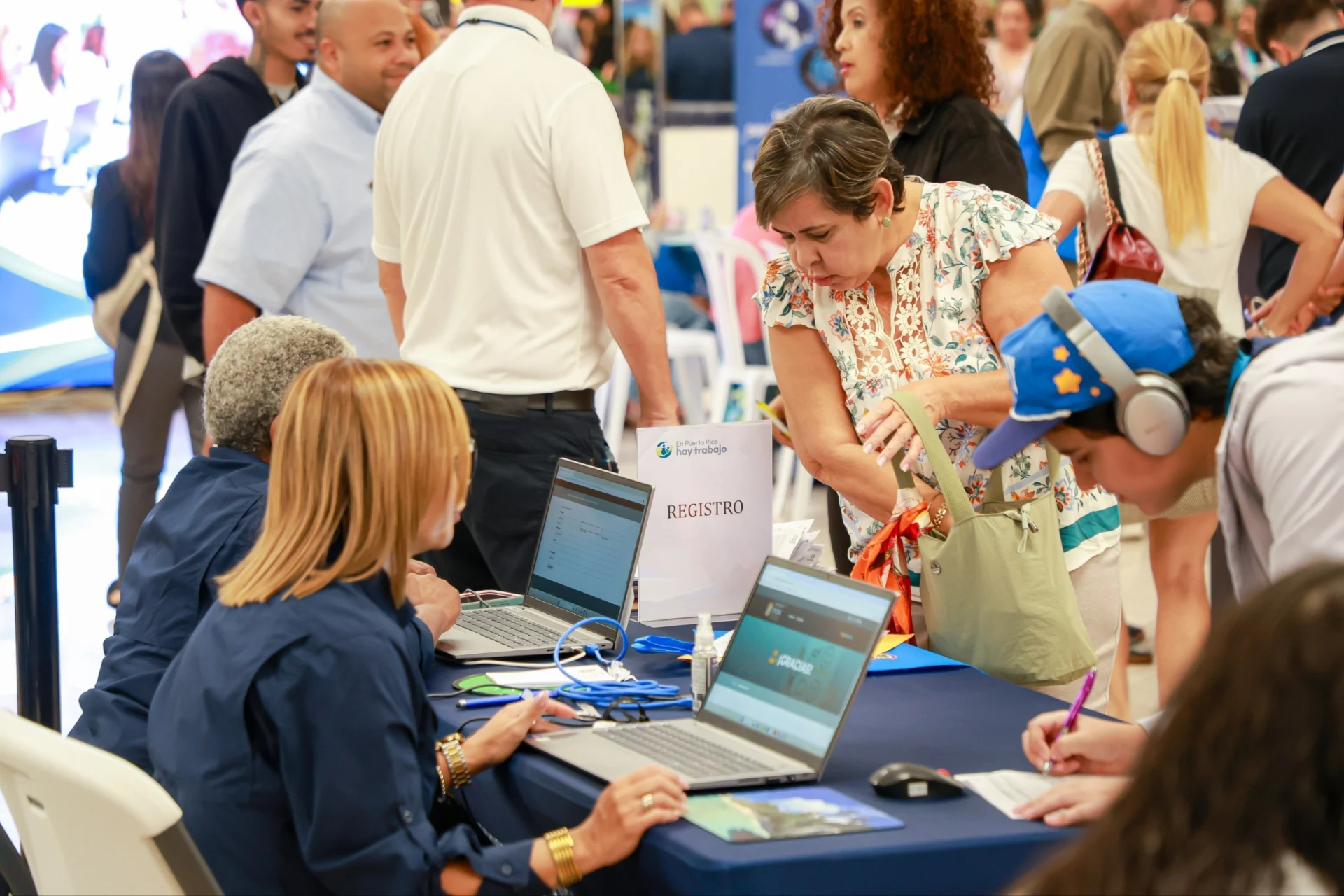 Sobre 1,600 personas asisten a la feria “En Puerto Rico hay trabajo” del Departamento del Trabajo