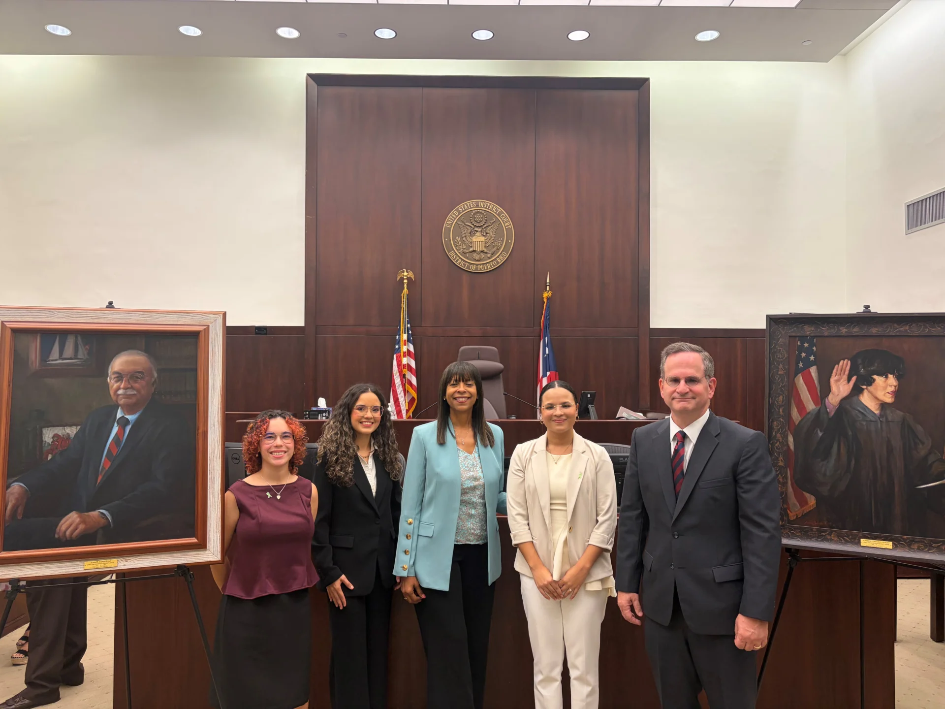Tribunal Federal y Fundación Comunitaria otorgan $20,000 en becas a cuatro estudiantes de Derecho