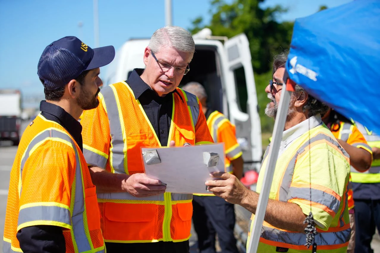 Puerto Rico y autoridades federales discuten transición al programa de licencias comerciales CDL